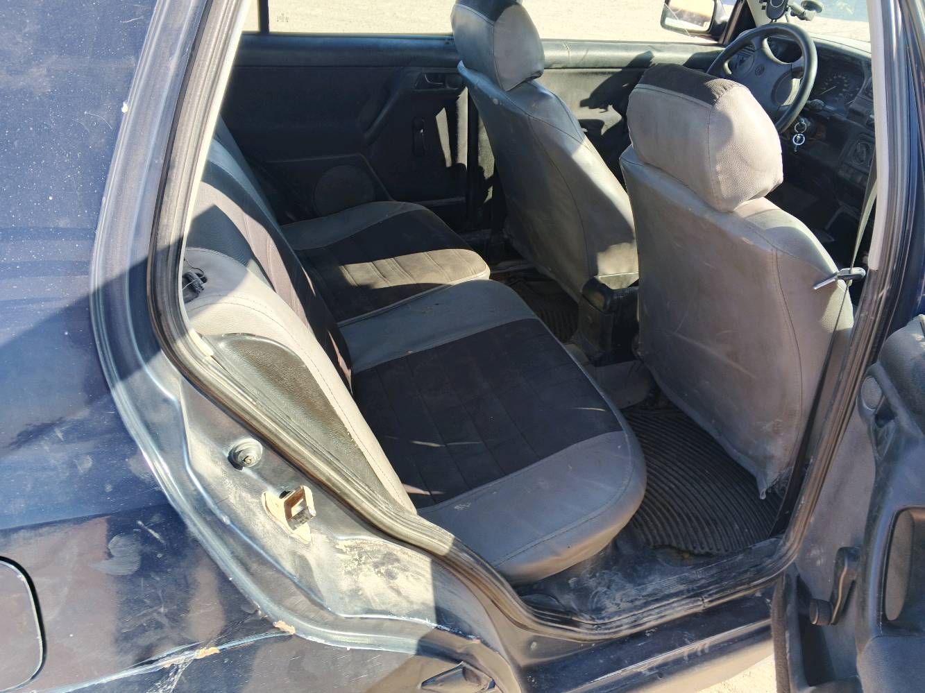 سلام عليكم كولف البيع موديل 2000/محرمك/2000/رقم مثنى بسمي مشروع وطني بلنسبه للسعر40 بي مجال 