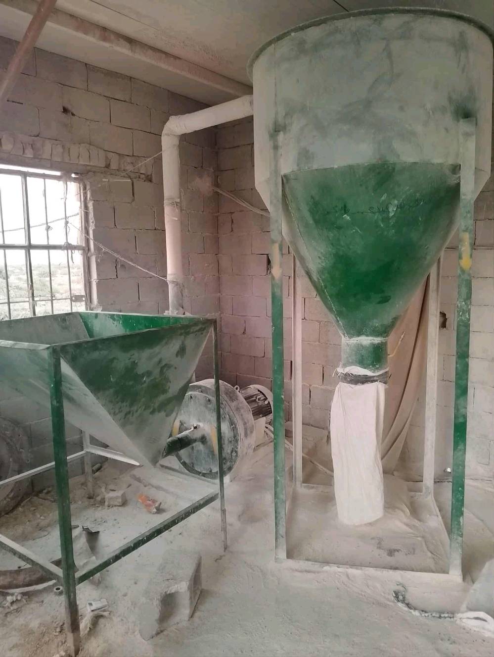طاحونة وجاروشة وتنقية للبيع بسعر مناسب 
تطحن تمن وحنطة وتحرش شعير وحنطة وكافة الحبوب

العنوان : ذي قار / قلعة سكر 