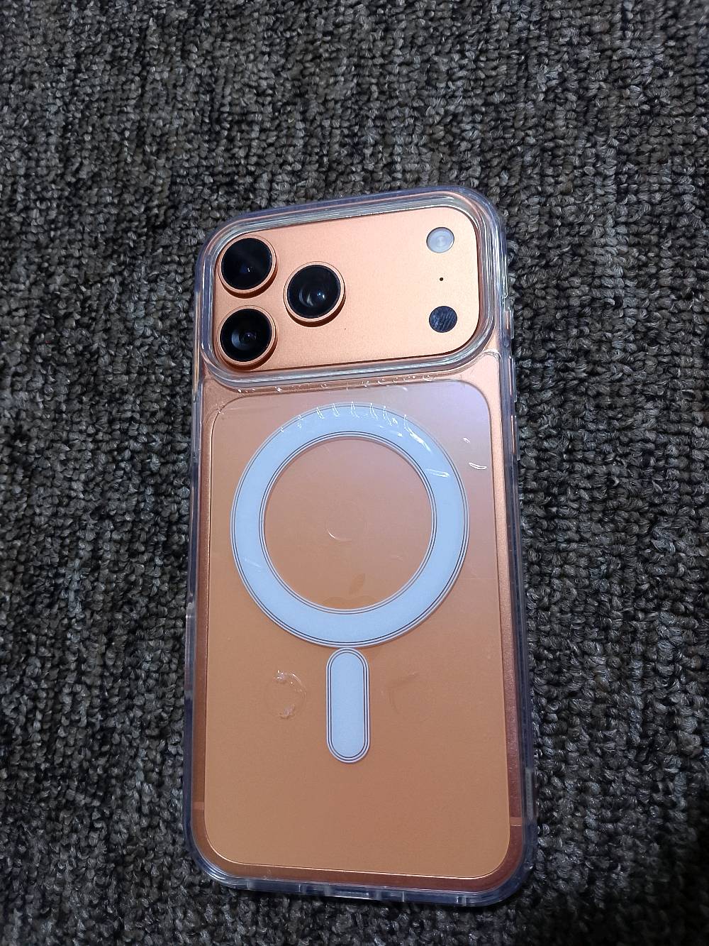 ايفون 17 برو ماكس نسخه طبق الاصل مقلد  
الجهاز جديد مفتوح من الكارتون 
السعر بي مجال اذه شراي 
شنو موديل الهاتف بالضبط؟: 
2026
كم المساحة التخزينية للهاتف؟: 
512
هل يشمل البيع الشاحن والملحقات؟: 
كفر وشاحن 