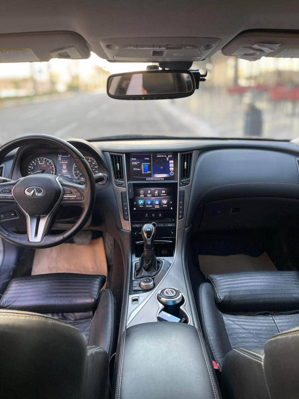 للبيع إنفينيتي Q50 فئة S (Sport) موديل 2018، وارد أمريكي.

• المحرك: 6 سلندر سعة 3.0 لتر Twin Turbo، محرك جبار يجمع بين القوة والاقتصادية.
• نظام التبريد (Upgraded): تم تنصيب Intercooler بحجم أكبر مع إضافات تبريد خاصة للـ Gear & Turbo، لضمان استقرار حرارة المحرك والناقل حتى في أقسى الظروف (مثالية لجونا).
• الفرامل: نظام كبح Akebono الأصلي (4 مكابس أمامية)، أداء رياضي بحت يتفوق على الأنظمة العادية.
نظافة البدن (الصبغ):
• السيارة وارد أمريكي، حادثها بسيط جداً (جاملغ أمامي فقط).
• تم تبديل الجاملغ بقطعة أصلية نفس اللون (بدون صبغ)، البدي بحالة الوكالة 
الصيانة والإدامة (جاهزية تامة):
السيارة مسويلها إدامة شاملة "تصفية لاخر حبة" وتشمل:
• منظومة الوقود: تنظيف نوزلات وإدامة الثروتلات.
• الاحتراق: بلكات أصلية جديدة مع فحص وإدامة المجاول.
• المحرك: إدامة الـ "ولف" (Valve) لضمان أعلى كفاءة احتراق وهدوء بالمحرك.
• السيارة صافية 100%، بدون أي لايتات تحذيرية أو مشاكل ميكانيكية.
المواصفات الداخلية والجمالية:
• كراسي جلد رياضية (Sport Seats) مع تحكم كهربائي.
• شاشات لمس مزدوجة ونظام ملاحة.
• حساسات أمامية وخلفية مع كاميرا.
• فتحة سقف، بصمة تشغيل، ونظام صوتي مميز.
السيارة للمشتري اللي يدور "نظافة وأداء"، ماشية [30.000] ميل.
السعر: [165]
للتواصل والاستفسار: [***********] بغداد, العراق
