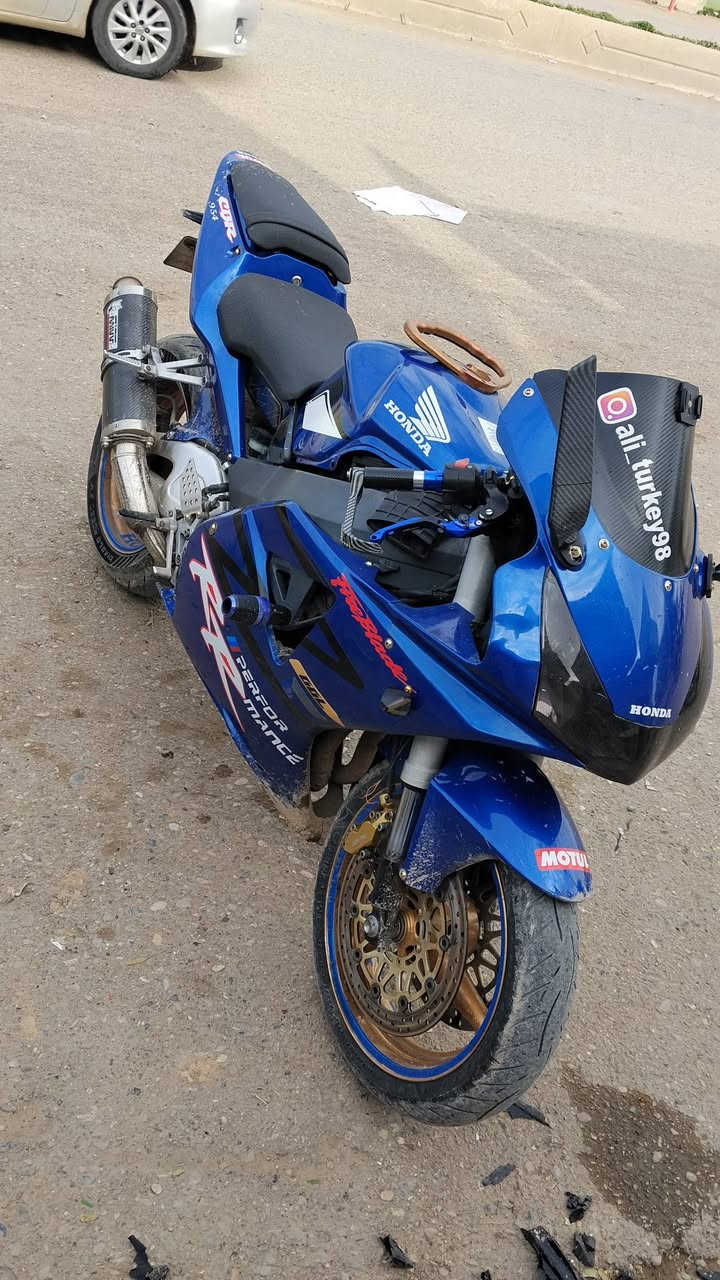 دراجه بطحه بدون اوراق بس مكاتبه مكينه 954 للبيع السعر 15 ورقه  أو بي مجال مكاني خانقين شراي يتصل ***********
