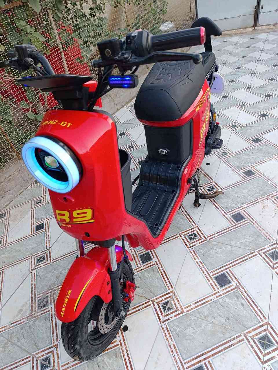 السلام عليكم 
دراجه شحن R9 جديده ومكفوله من كلشي بطاريات جدد توني شادهن 2026 الاصليات الدراجه نضيفه كلش وكلشي ما ناقصها وكلشي شغال مكاني بصره ابو الخصيب بالعوجه 
*********** ابو الخصيب, البصرة
