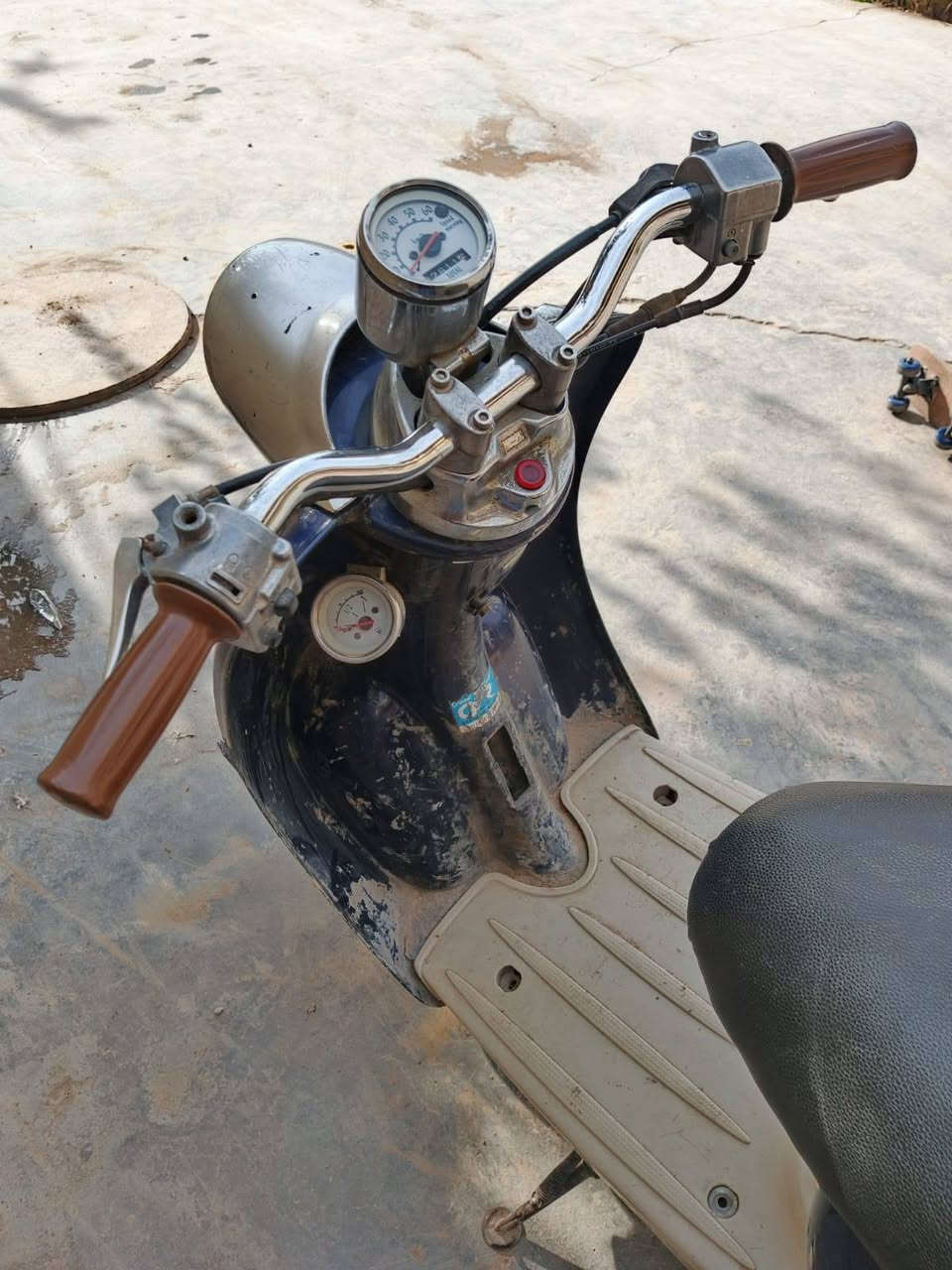 السلام عليكم شباب هااي دراحه عوزه بس كبريتر وبريك البيع اني جنت اروح ابيه شقل والله وفقني وشتريت تكتك وهسه ريد بيعه طافيه دراجه ابيعه ***********
