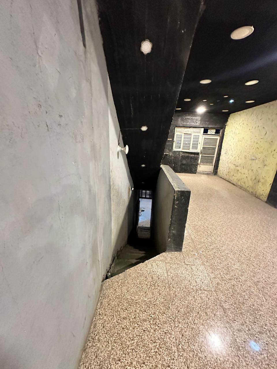 سلام عليكم يوجد قاعة طابق ثاني مساحة 100 في حي نهاوند الاربع شوارع قرب البنازين خانه  للايجار تفاصل اكثر 

‭0771 458 8233‬ عمارة, ميسان
