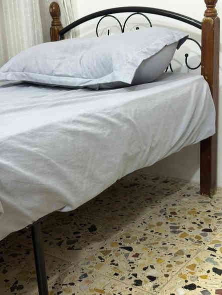 سلام عليكم 
عندي كنتور وجربي عدد ثنين
لكنتور ماليزي 5 ابواب سعره ١٥٠ وبي مجال 
ولجرابي  ثنين تركي سعر الوحده ٥٠ وبيهه مجال
للستفسار اتصل ع هاذ رقم ***********
