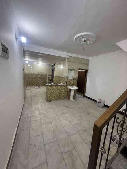 #للايجار 150 متر ثلاث طوابق كراج كبير 

يحتوي على ثلاث غرف نوم وصاله مطبخ حار بارد صحيات 
السعر مليون ١٠٠ الأستفسار *********** 📞
