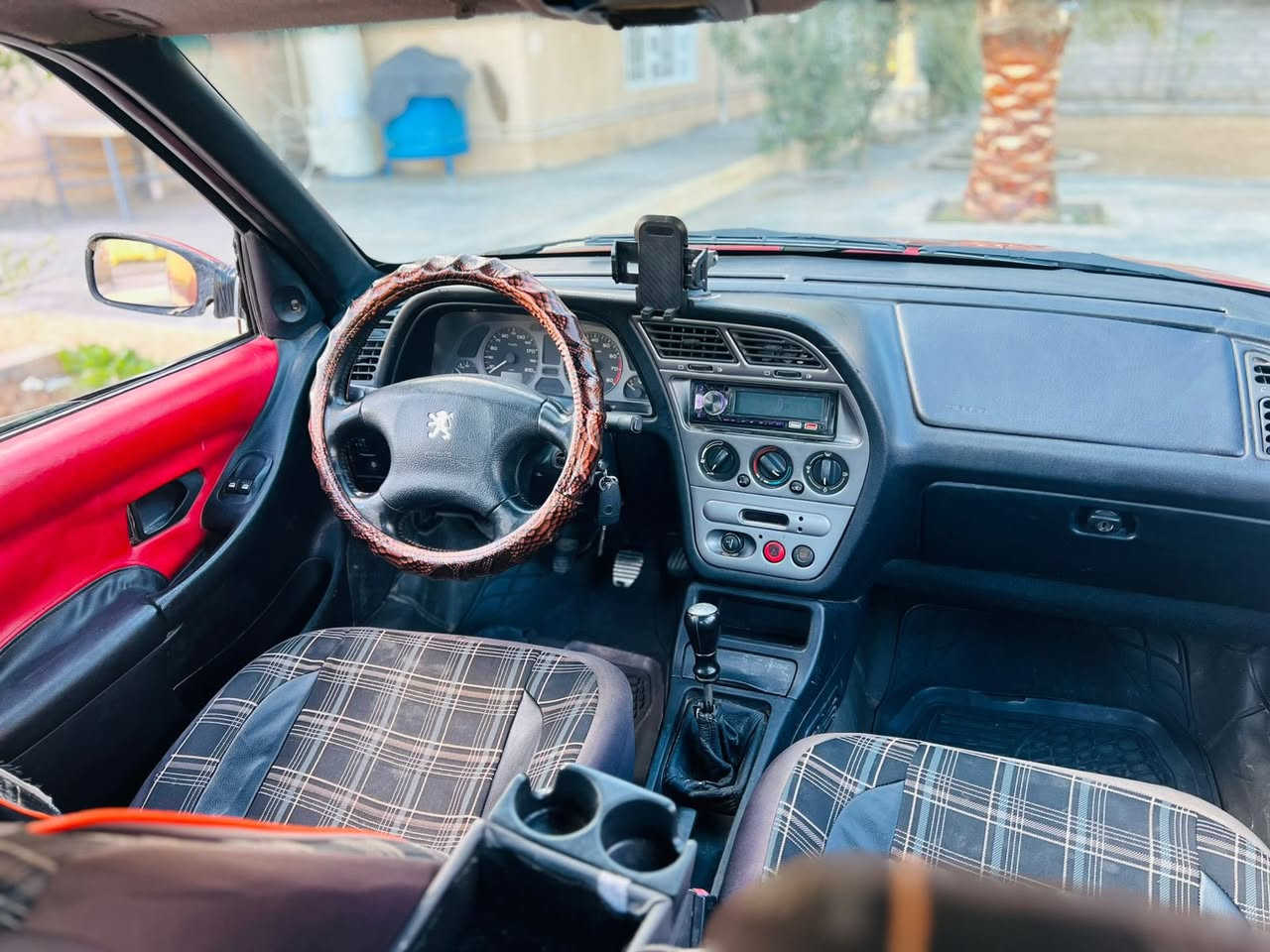 السلام عليكم 
بيجو 306 لون  احمر. السياره مطلوبه فقط وكاله
السياره كير ومحرك شرط 
كهربائياتها كلها شرط 
ترايك ال بصره 

الكشر شوف العين تجي وتشوف بعينك
مال جناي السياره

السعر27 وبيها مجال حك الجيه

الاستفسار اتصل ***********

عنوان السياره   صلاح الدين قضاء العلم /قريه سمره
