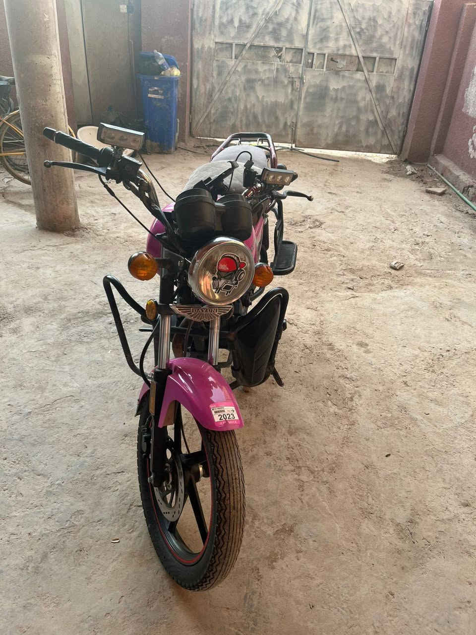 السلام عليكم
دراجه ديوان لبيع مرقم رقمين مو واحد
دراجه بلاديه بس بيه تبخير 
نقص مالته قبق زنجيل فقط
 تحويل ثاني يوم باسمي الدراجه 
مع العلم الدراجه ناعمه
  مكاني حي الجامعه
رقمي ***********
