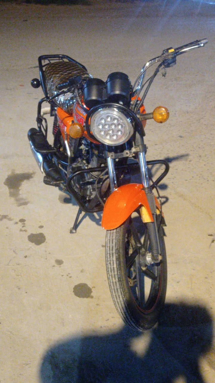 السلام عليكم دايون 22 اوراق اصولي كهربائيات كله شغاله مكينه مامفتوحه لا تنقيص ولا تبخير دراجه ناعمه وحلوه للتواصل *********** سعره مناسب 1375 وبيه مجال
