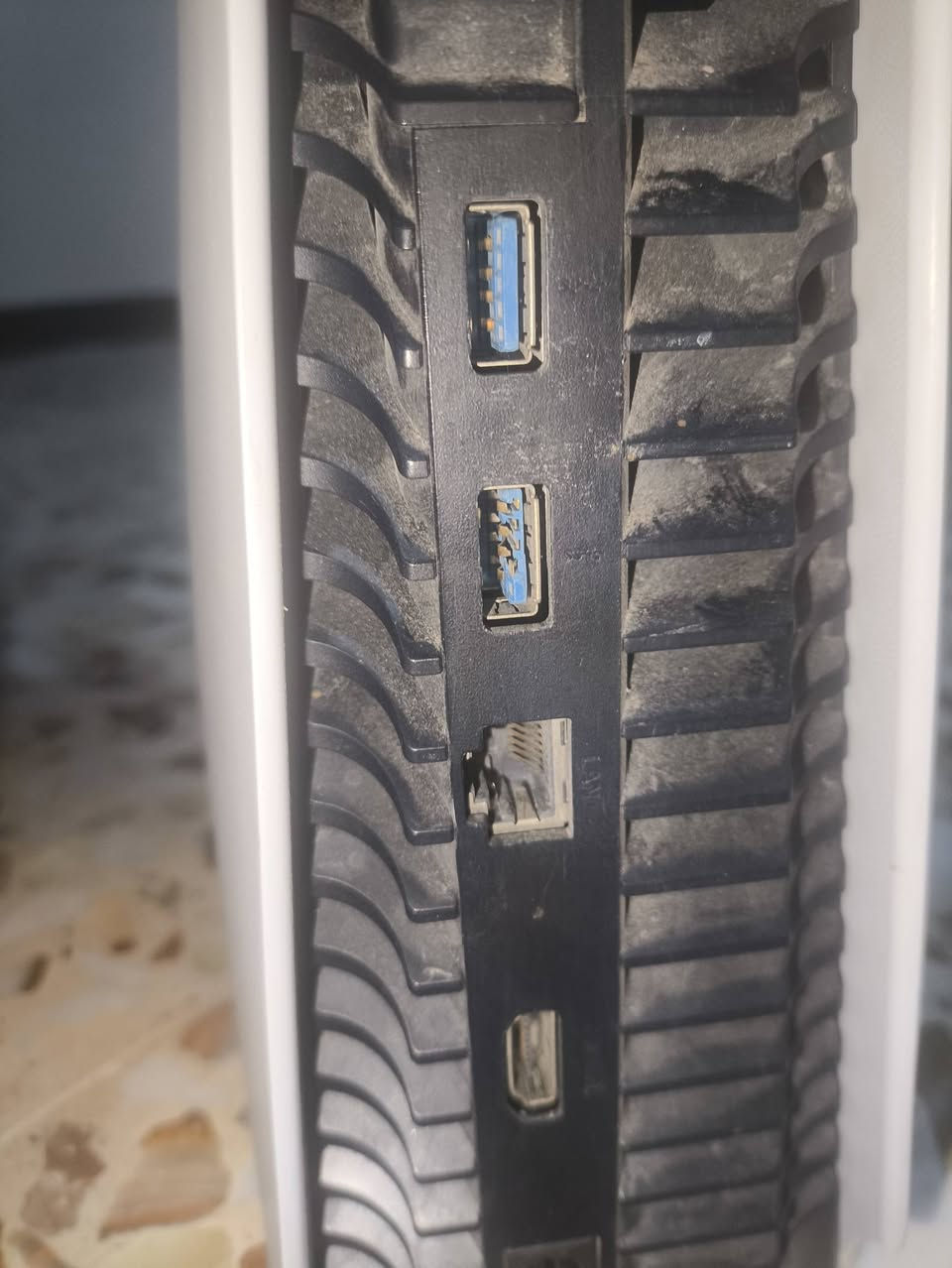 السلام عليكم
5 مستخدم 2-3 سنوات
90% نضيف
تجي تجربة يمي و تشوفة
Usb. الامامي و الخلفي طاير
السعر 750الف ما عندي توصيل


**إذا كنت صاحب هذا الإعلان وتريد حذفه لأي سبب، رجاءا أرسل رسالة إلى الدعم الفني**