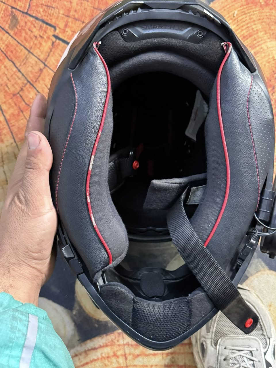 سلام عليكم خوذه HJC f70اصليه نضافه 98‎%‎ ستعمال قليل وياه جامات 2 شفافه ومضلل السعر 350الف وبيه مجال مكاني بغداد حي العامل ***********
