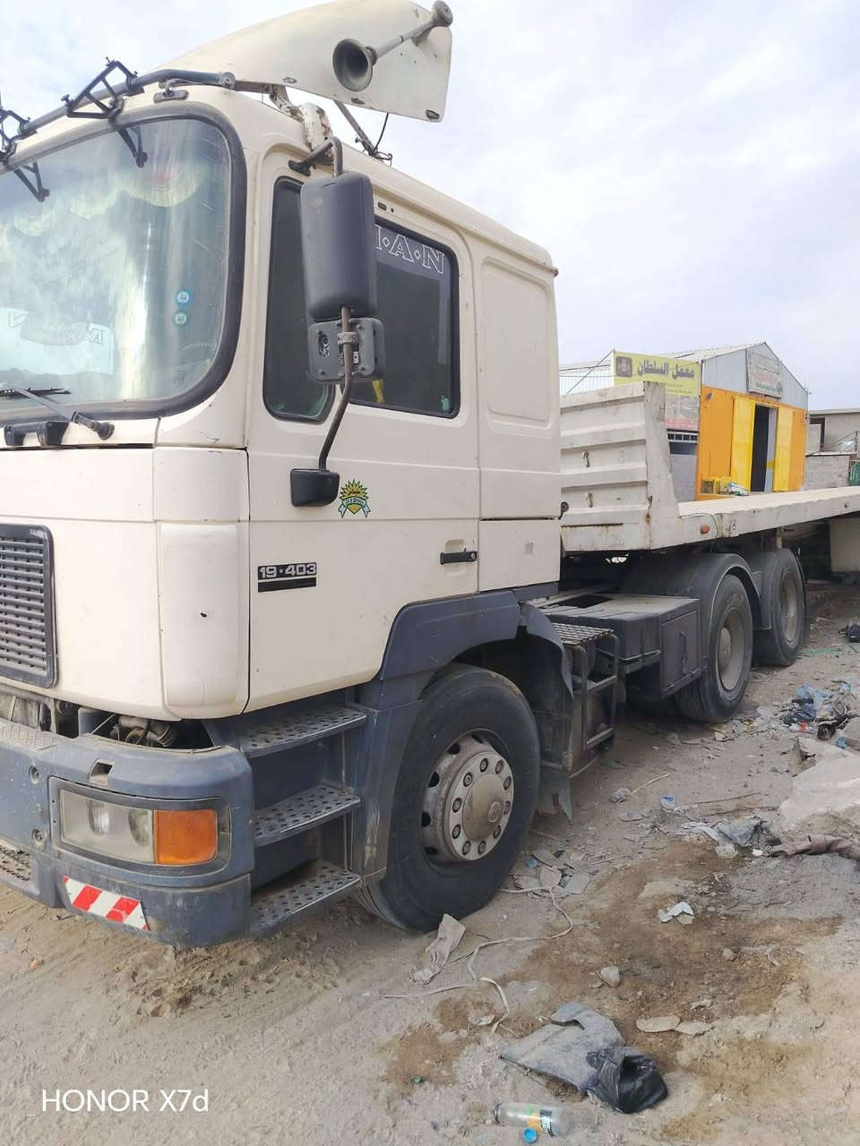 السلام عليكم
للبيع تريلة مان موديل 2000 مسجلة 97 بأسمي تحويل مباشرسنكل مزوج خلفي مرسمة سايلو البليتة موجودة
والسايلو ما موجود السيارة نظيفة كير محرك اكسل خير من الله جاهزة للشغل وشرط التحويل
السعر 110 وبيها مجال
للإتصال ***********
