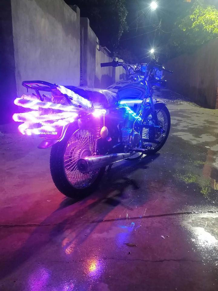 السلام عليكم للبيع دراجة تايكر موديل 26الدراجة خير من الله مكان الدراجة ديالى سعر 850 وبيها مجال الدراجة ماشية 200 كيلو يعني زيرو ***********
