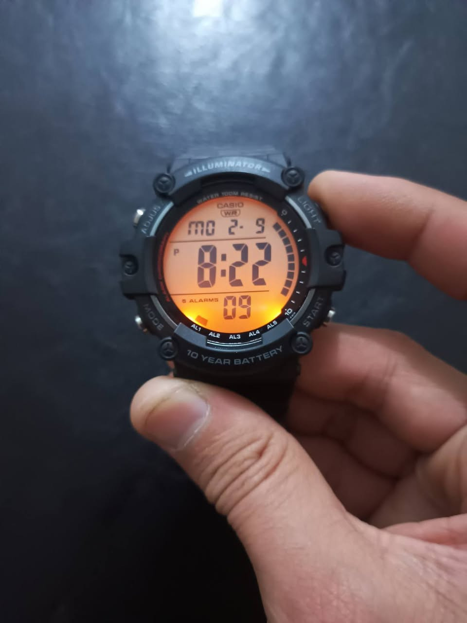 ساعة كاسيو (Casio) طراز AE-1500WH.

...السعر 50...

الميزات والمواصفات الرئيسية:
البطارية: تتميز بعمر بطارية طويل يصل إلى 10 سنوات باستخدام بطارية CR2032.
مقاومة الماء: مقاومة للماء حتى عمق 100 متر، مما يجعلها مناسبة للسباحة والأنشطة المائية اليومية.
الإضاءة الخلفية: مزودة بإضاءة خلفية بتقنية LED (Illuminator) لسهولة القراءة في الظلام.
الوظائف: تشمل العديد من الوظائف مثل التوقيت العالمي، 5 منبهات يومية، ساعة إيقاف بدقة 1/100 من الثانية، ومؤقت للعد التنازلي


**إذا كنت صاحب هذا الإعلان وتريد حذفه لأي سبب، رجاءا أرسل رسالة إلى الدعم الفني**