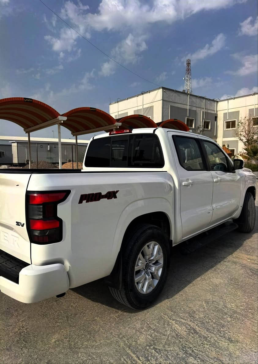 السلام عليكم نيسان فرونتير موديل 2022 رقم بغداد الجديد بسمي سنويه تنتهي 2029 تحويل ثاني يوم ضربتها بنيد و جاملغ  محرك 3.8 دفع خلفي مكانها بصره سعرها 210 وبيها مجال رقم 
***********
