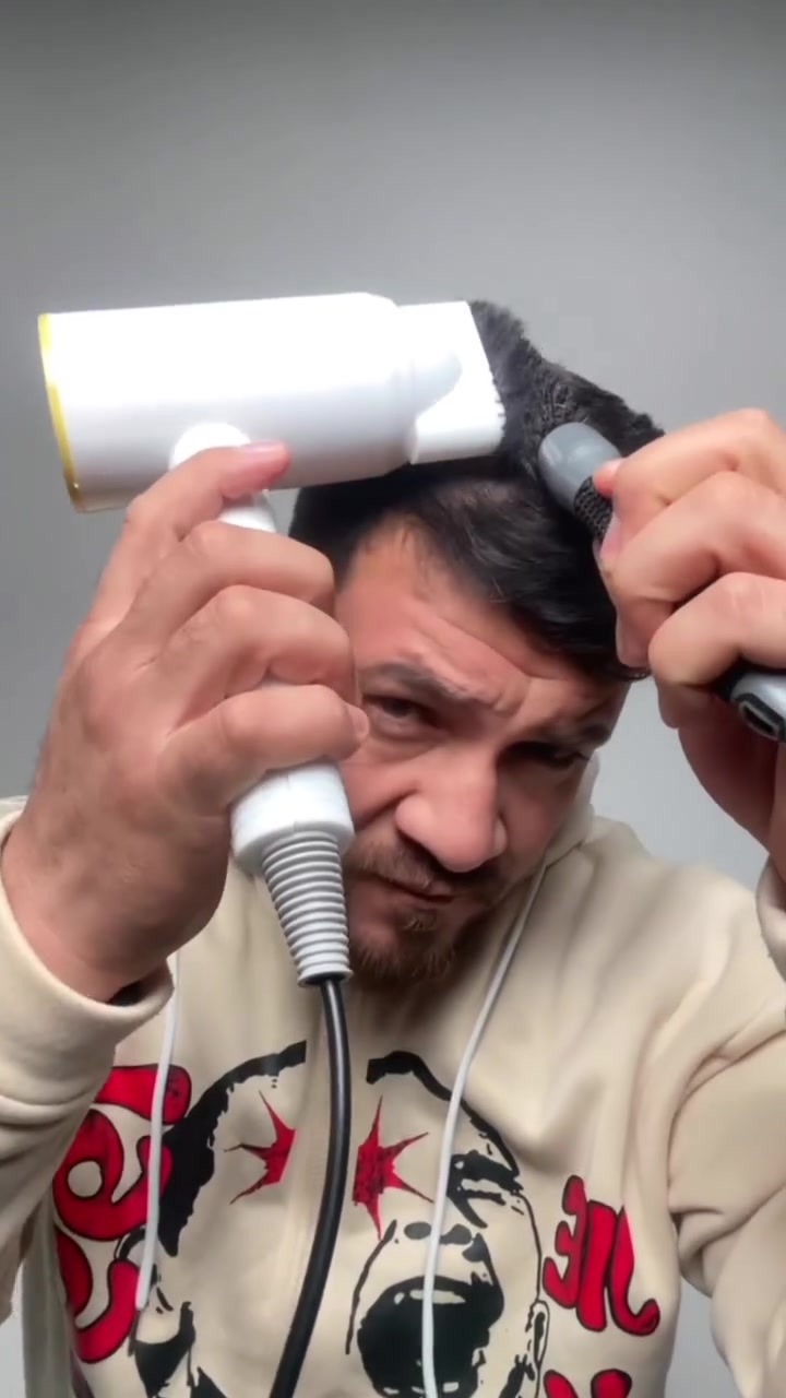مجفف شعر Powerful عالي السرعة – موديل Z-2734 🔥

احصل على شعر جاف ومرتب خلال وقت أقل مع مجفف الشعر العملي بمحرك عالي السرعة وتصميم مريح للاستخدام اليومي.

✅ محرك عالي السرعة لتجفيف الشعر بسرعة وكفاءة

✅ يدعم الهواء الساخن والبارد حسب الحاجة

✅ عدة مستويات للسرعة وتحكم أسهل أثناء الاستخدام

✅ تصميم مريح لليد للاستخدام لفترات طويلة

✅ مدخل هواء مصمم بدقة لتحسين الأداء

✅ غلاف مطاطي للحماية والمتانة

✅ يعمل على جهد AC 220V

📦 الملحقات:
• قطعة تجميع الهواء (Air Collector)

💰 السعر: 10000 دينار فقط

🚚 التوصيل:5000


**إذا كنت صاحب هذا الإعلان وتريد حذفه لأي سبب، رجاءا أرسل رسالة إلى الدعم الفني**