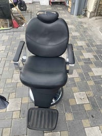 كرسي حلاقه لبيع نظيف سعر 150 عنوان كراده رقمي 07737550825