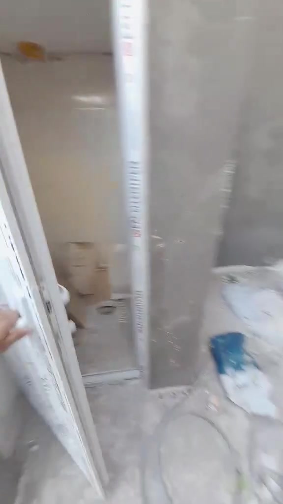 بيت للايجار 
بناء جديد وحديث غير مسكون 
اربع شوارع قرب مطعم مندي ملك صنعاء 
استقبال/ مطبخ/ صاله /غرفه نوم / صحيات 2 / منور 
( اجاره 400 الف )
***********
ابو علي الركابي
