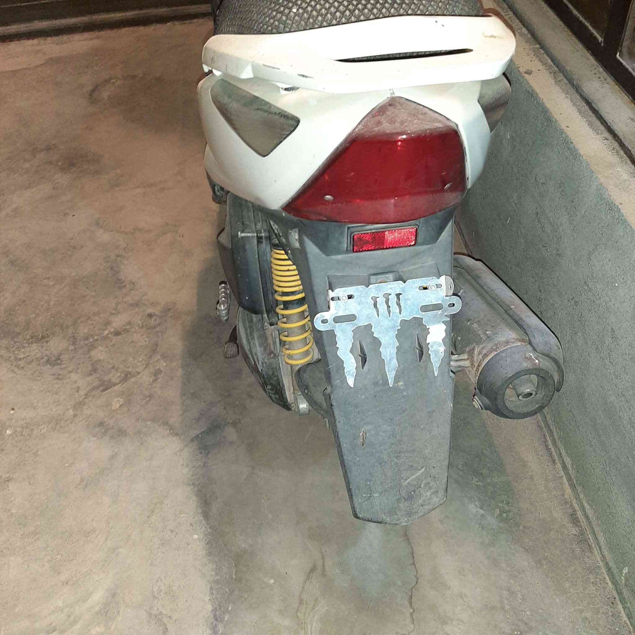 سلام عليكم شباب دراجه ماكس ثعلب  شغاله سلف وهندر دراجه نضيفه مكينه ناعمه كهربائيات كلا شغاله نقص بس فيت بم   يسحب  وصخ سعره ٤٠٠ الف  مكاني بغداد  ابو غريب *********** وتساب
