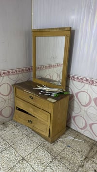 ميز جامه للبيع السعر 15 الف مكانه نواب الضباط رقم 07726656429