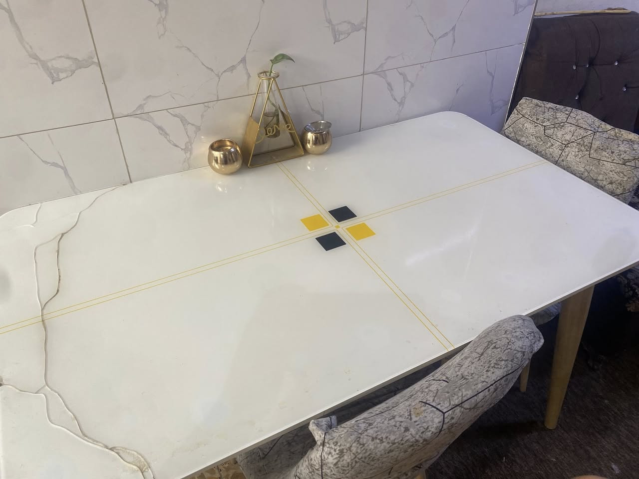 السلام عليكم ميز طعام لبيع. مع 2 كراسي. بي عيب مكسور. السعر 60 الف وبي مجال. بسيط مكاني بغداد صالحيه


**إذا كنت صاحب هذا الإعلان وتريد حذفه لأي سبب، رجاءا أرسل رسالة إلى الدعم الفني**