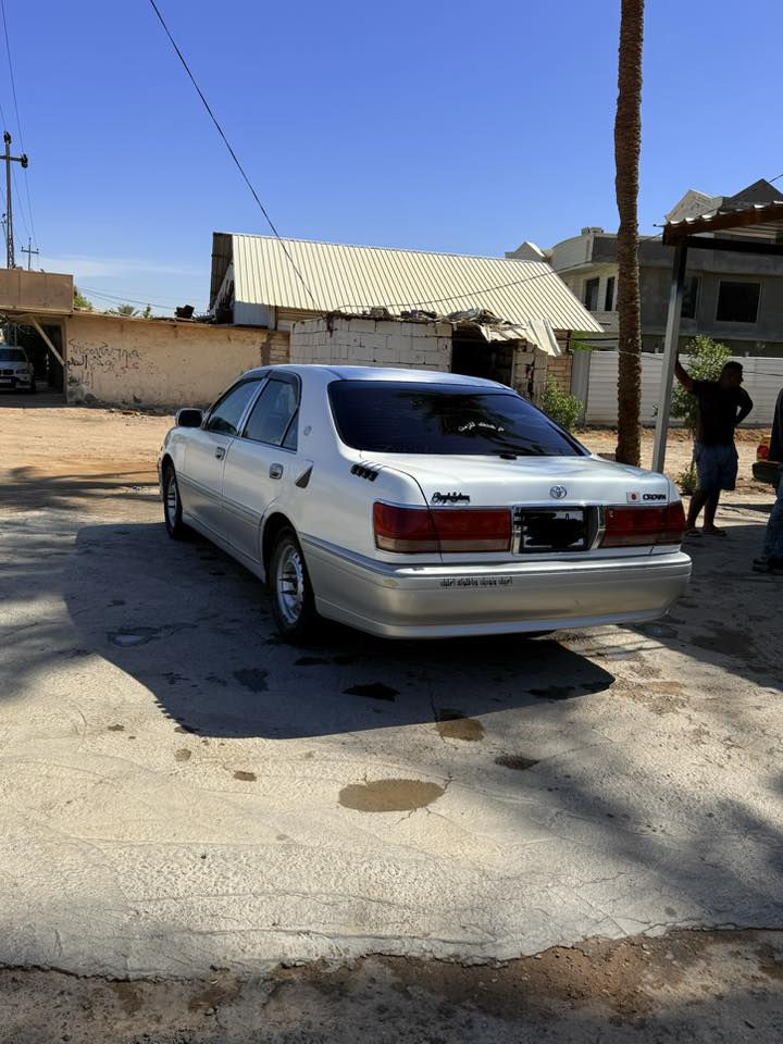السلام عليكم ملكة ادوات بيها گص قمارة فقط يعني بس العرقچين 2002 بيها رقم وسنوية شمالي مطابق السيارة عليها محرك D-4 وكير گصه بالصندوگ حدادية جديده تاير جديد بيها نقص بس الكمبريسر ضعيف يعني تبريد خفيف الباقي كلة جاهز مكفولة من السرقة ومن كلشي 
مكان السيارة 
حلة -مركز
***********
***********
