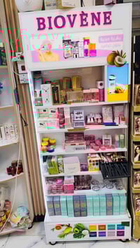 عارضة كوزمتك  للبيع ٠٧٧٢٢٣٨٠٧٣٩