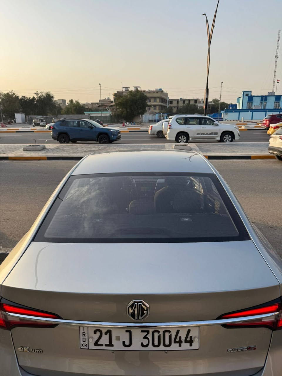 MG 5 2022 com فئة النص فول
📌 اللون: سلفر
📌 المدينة: سليمانية
📌 رقم تسجيل: شمالي سليمانية تحويل مباشر
📌 نوع الوقود: بنزين
📌 ناقل الحركة: أوتوماتيك CVT
📌 عداد / حالة: 47 الف كيلو متر للسيارة (بحاله ممتازة  جيدة) 
📌 : حساسات + كاميرا
السيارة كلين ما بيها حادث فقط الدعامية والدواسة مال باب الخلفي موضحات بالصور ثنينهن
السعر ٩٥ ورقة
للتواصل ***********
