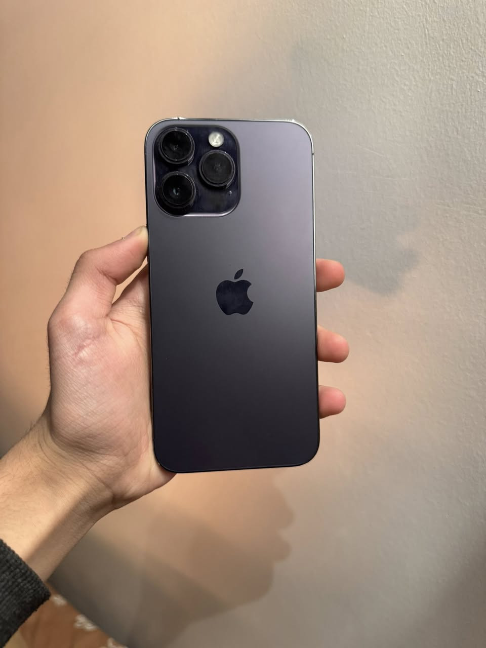 ايفون 14 برو ماكس بلادي 
بطارية 83 
ذاكرة 256
بلادي مابي اي شخط ولا كسر وتكدر تشوفه
وياه كارتونته الاصلية فقط بدون ملحقات 
السعر 875 وقابل للتفاوض بشي بسيط
الرقم للتواصل """"" واتسابببب فقططط " ***********
