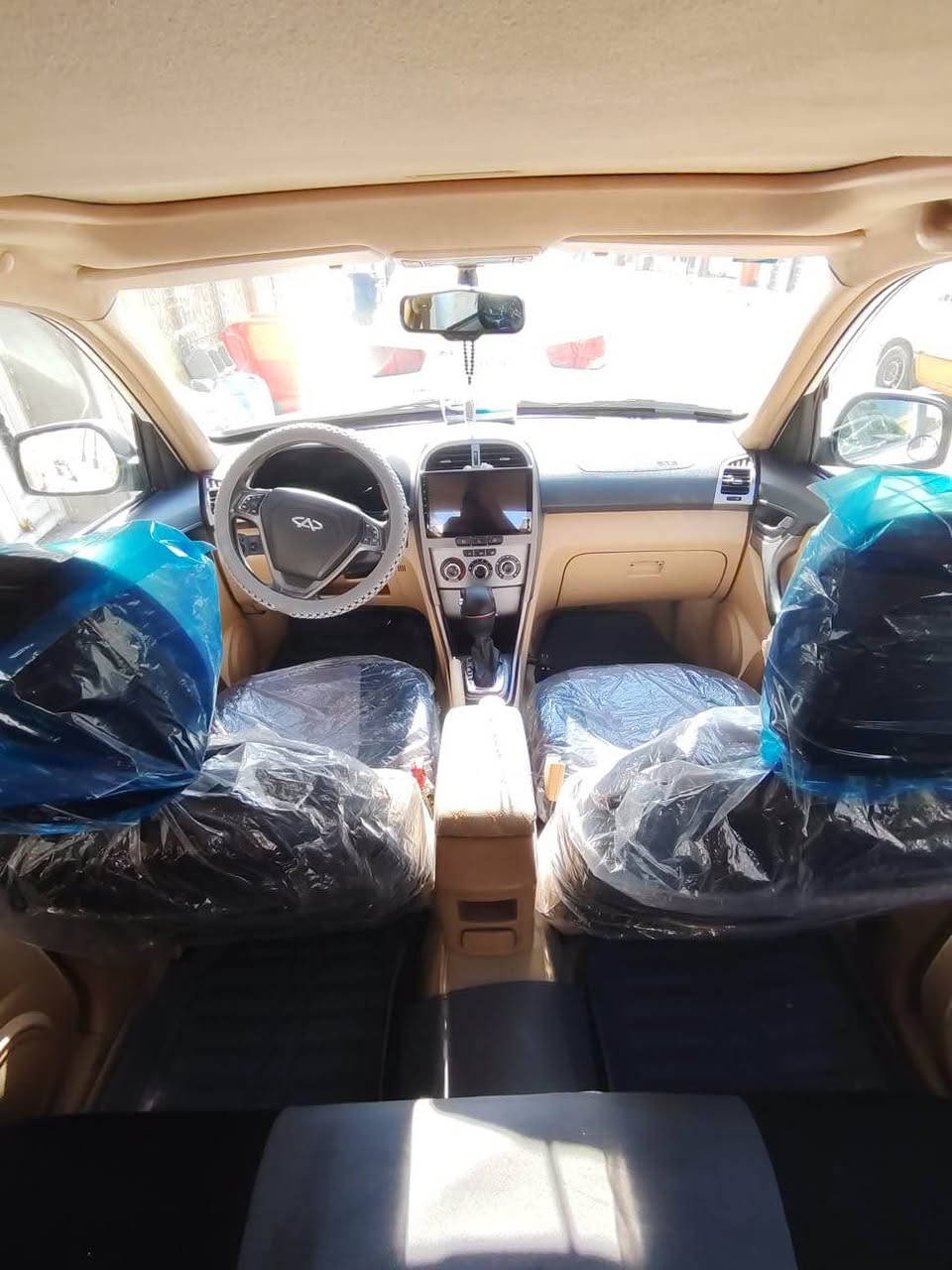 سلام عليكم تيكو موديل 2015 كير ميكانيكي المرغوب
محرك 2000 خير من الله 
ماشية 100 سيارة ممتعوبة مال بيت 
رقم بغداد انكليزي سنوية لحد 2030
منضومة زنون + كهربائيات كلهة شغالة + شاشة اندرويد + تبريد وتدفأة + كشنات هيتر + تحكم ستيرن كلة شغال و نضيف 
السونار موجود بيهة فقط جاملغ جهة السايق باقي كلة نضيف
 سعر السيارة 75 ورقة و بيهة مجال بسيط
مكانة السيارة بغداد الزعفرانية أربع شوارع ***********
