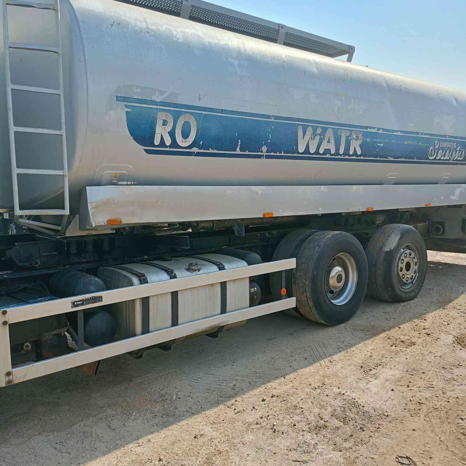 سكانيا تنكر موديل 2004  رقم بصره حجم المكينه انجكتر تانكي فافون / 22 طن / السعر 3 دفاتر ونص وبيه مجال /العنوان البصره الزبير الاستفسار الاتصال بالرقم / ‏‪+964 772 951 8007‬‏ / مكلف بالنشر ماجاوب بالفيس
