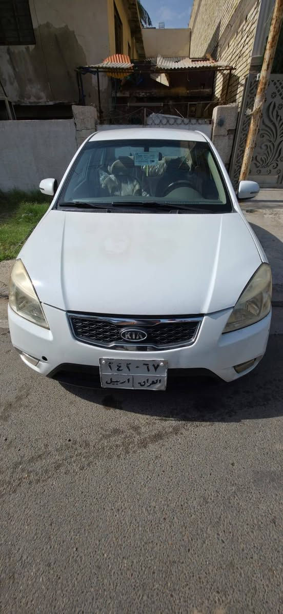السلام عليكم 
ريو موديل 12 خليجي 
محرك 1600 كير اوتو  ضمان دولية 
لمكينه كير جدد صدر امامي خلفي جديد تبريد ثلج تدفئه تايرات جديد
 شاشه اندرويد كامره خلفيه اشاير بلمري جام كهرباء بيه جاملغ سايق مضروب ومبدل نفس اللون وباقي سياره موضحه بسونار رقم اربيل تحويل ثاني يوم  السعر 80 وبيه مجال بسيط للاستفسار   ***********
مكان سياره بغداد حي تجار بغداد, العراق
