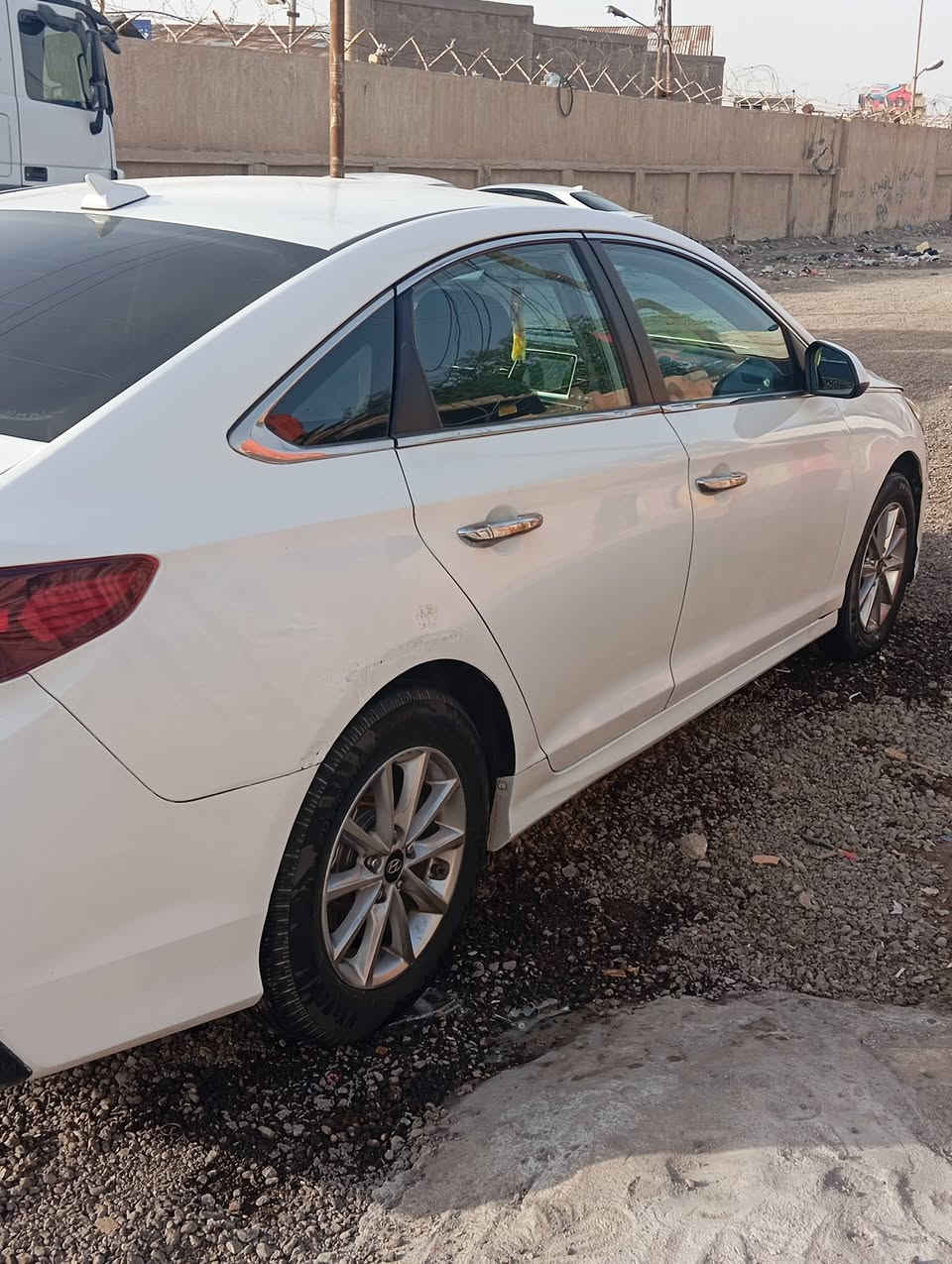 سوناتا موديل 18 وارد مريكي حادثه مداكر مامي فقط   وبيهه ربع داير لخلفي  رقم ميسان  تتحول بشهر 2  سياره   جاهزه مكان البصره  سعر 115 وبيهه مجال للشراي ***********
