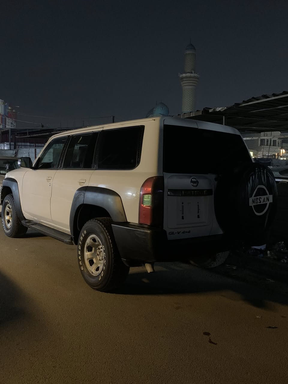 السلام عليكم باترول 2008 كاملة مكملة من كل شي داخل جلد دوشمة كاملة حدادية كاملة مكينة كاملة اي نقص مابيها السيارة مو مثل الي بلشارع مهجومات 
السعر 85 ورقة 
.. معاملة مالتها واصله للكمرك متحولة مدنية اسويلك وكالة عامة ***********
