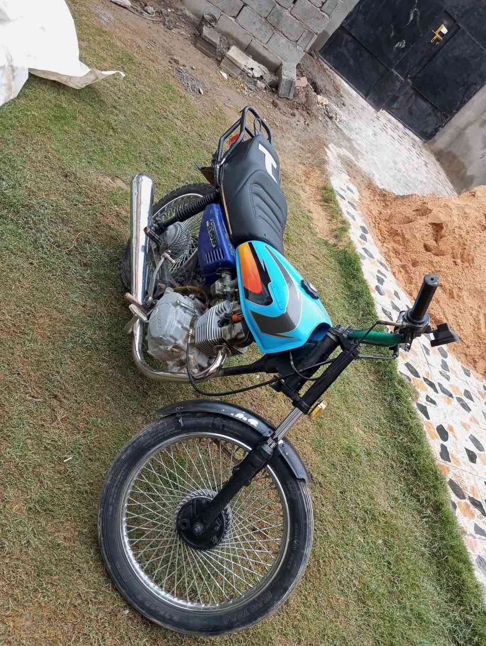 سلام عليكم.... 

موطور للبيع للأستفسار 👇

*********** ... بي واتساب...
