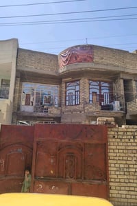 بيت طابقين وبيتونه مساحة 225 متر طابو ملك صرف  واجهية 8 متر  الة ربع و...