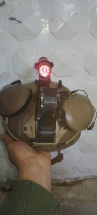 خوذة عسكرية • جديدة • كاملة