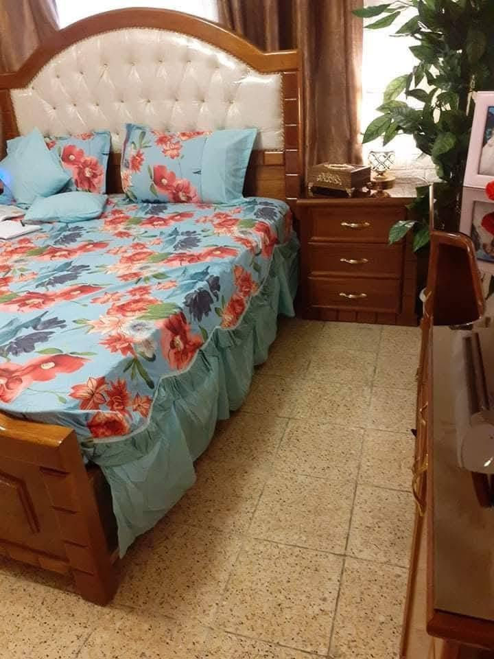 غرفه اخشاب للبيع خشب ثقيل كلش اثاث كلش مرتب وديكور مبدع معموله قبل فتره بسعر اكثر من هاذا السعر الي معروضه بي بس نريد نبيعها لاسباب ماليه 
السعر مليونين و100 وبيها مجال 
للتواصل واتساب ***********
او تواصل خاص بعقوبة, ديالى
