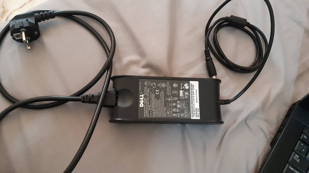 للبيع Dell Latitude E6410 نظافة 95%

✅ Intel Core i7 vpro

✅ كرت شاشة NVIDIA منفصل

✅ SSD 128GB (سريع بالإقلاع وتشغيل البرامج) 
          (قابل للتطوير الى 1TB) 

✅ RAM 4GB ( 32GB قابله للتطوير الى حد )

✅ بطارية ممتازة تدوم لساعات طويلة حسب الاستخدام

✅ ويندوز 11 pro مع التعريفات، جاهز للاستخدام اذا كانت رغبتك تغيير الوندوز نغيره لك 

مناسب للدراسة، الدوام، الأوفيس، والتصفح والاستخدام اليومي، وللتصميم المتوسط ، ويشغل بعض الالعاب من الفئة المتوسطه وايضا يشغل القليل من الفئه القويه

📍فحص الجهاز قبل الاستلام
 
"التفاصيل:يجي مع اللابتوب ستاند مع مراوح RGB
ماوس سلك طول السلك 1.5 ايضا RGB
الشاحن الاصلي للجهاز شغال 100%
وحقيبه تحمل بيها جميع الاغراض الموجوده هذا كله مجانا

💰 السعر: 210,000 دينار عراقي (وبي مجال).

المكان الحله حي الامير الثاني قرب مدرسة العامل للاستفسار ***********
