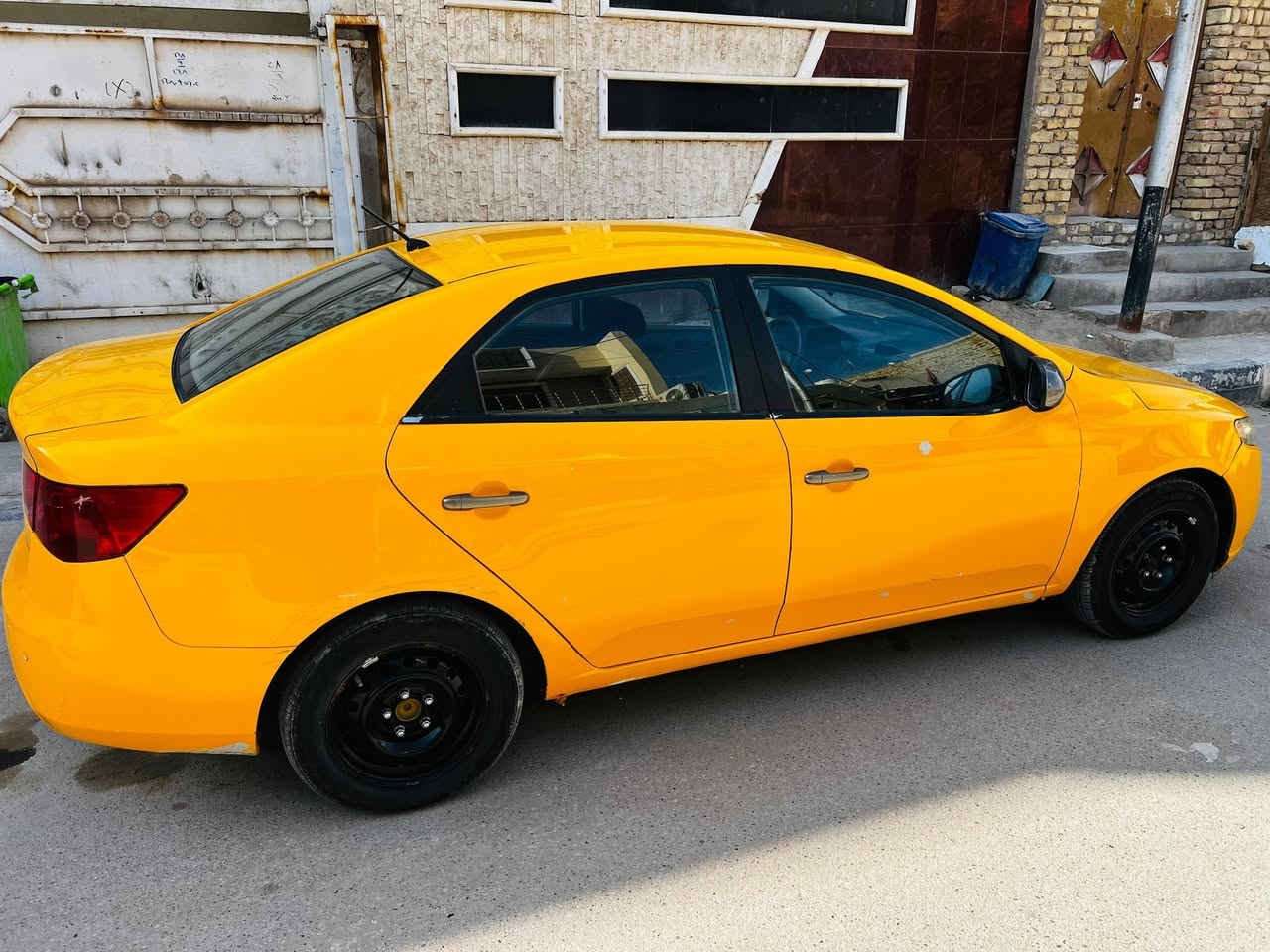 السلام عليكم.....
سياره فورتي للبيع موديل 2013 
بأسمي سنويه انكليزي 
طخم تاير جديد 
حداديه 60%
باقي التفاصيل اتفضل خاص ***********
السعر / 95 وبيه مجال للشراي !
