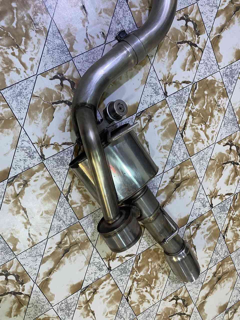 سلام عليكم 
اخوان كزوز كورسا بلت امريكي 
كزوز من النوادر صوت مرعب 
علي بوابات 
كله قفايص ماكو شي اسمه لحيم جيب وشد قفيص
مكاني بصره 
***********
