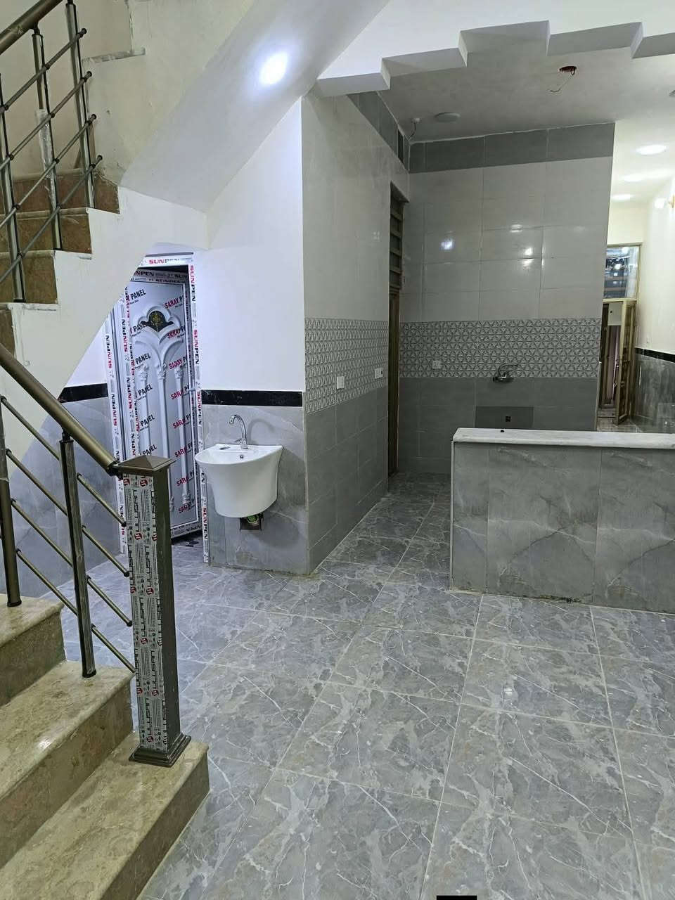 دار للبيع حي الغدير  قرب الفلكه مال قاضي  المساحة 100متر الإستفسار *********** اتصل@الجميع
