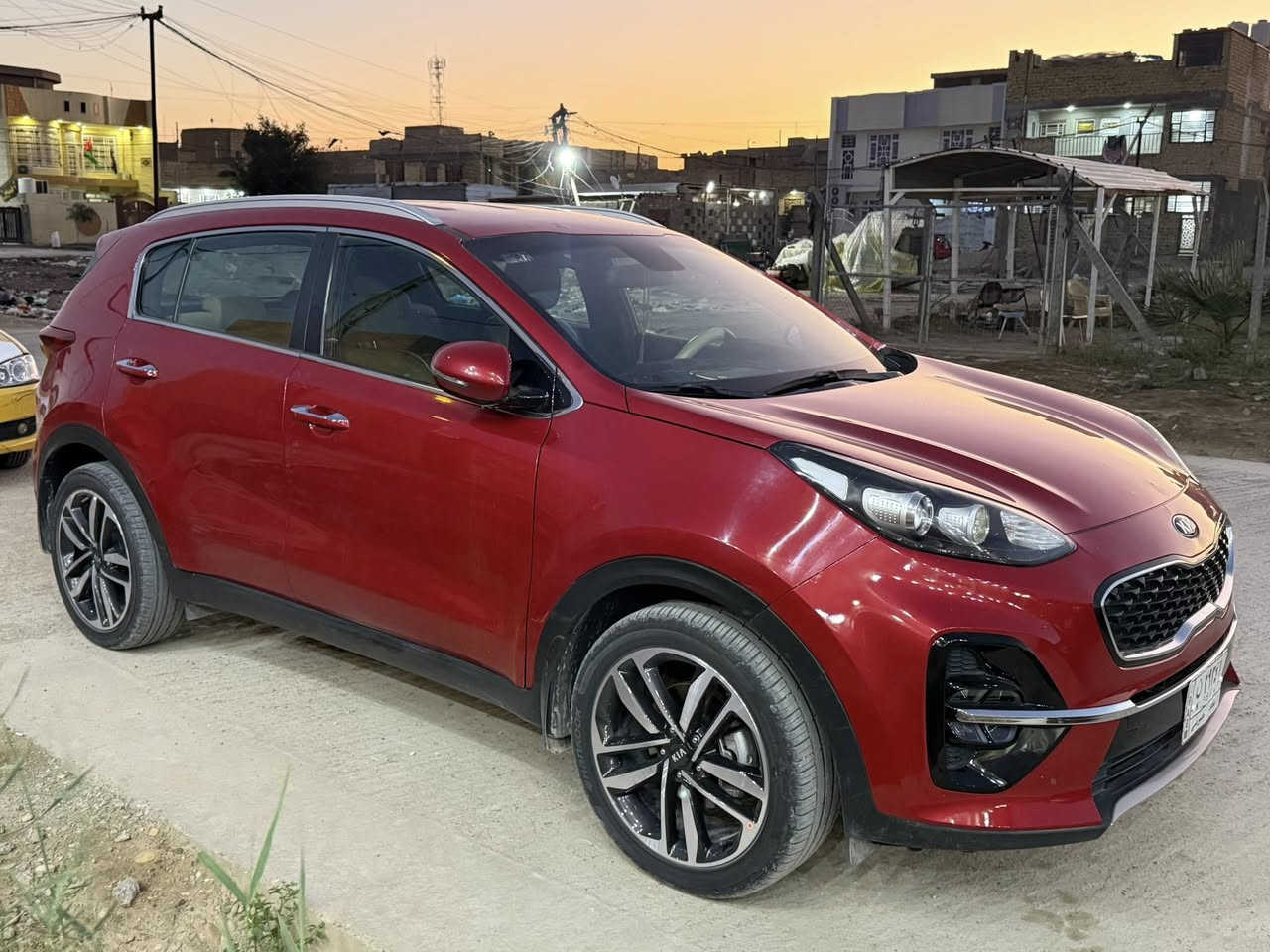 السلام عليكم
كيا سبورتج ٢٠٢٠ فقط صبغ بين بابتين جهة السائق وموضح بالصوره  
والدعامية الاماميه مبدله 
رقم بغداد مكينة ٢٠٠٠ دوش 
جاهزه من جميع النواحي 
السعر ١٧٥ وبيها مجال بسيط  
مكان السياره واسط الكوت 
‭٠٧٧١ ٢٦٩ ١٨٢٣‬
