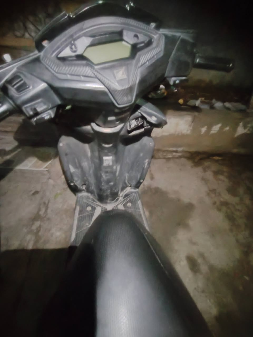 السلام عليكم دراجه هوندا موديل 2023 نضيفه فقط نقص كفر امامي سعر 550 وبيها مجال مكاني ديالى بعقوبة رقم ***********
