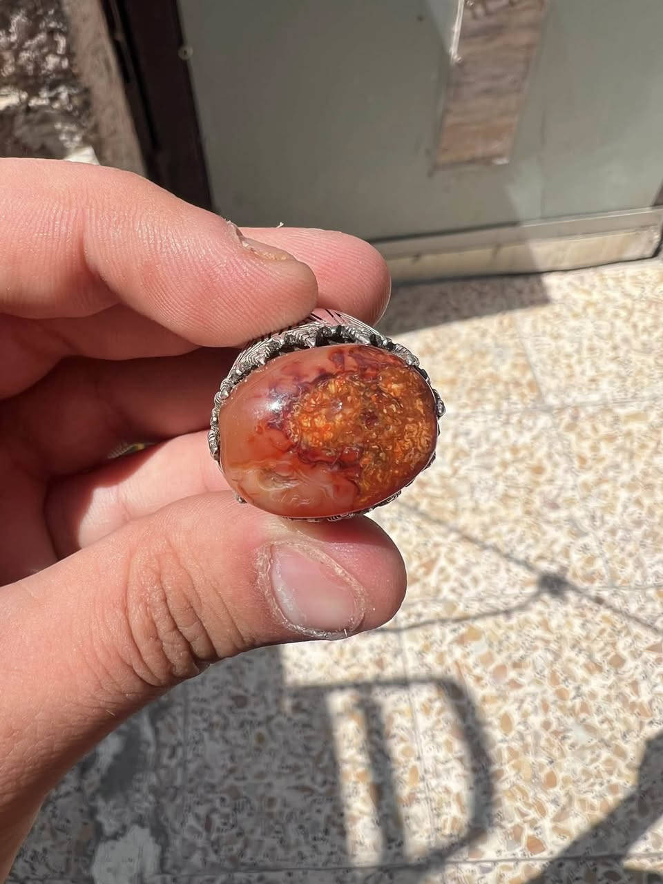 محبس فضة عراقي بحجر عقيق أحمر طبيعي مميز 🔥
قطعة فريدة وجذابة بحالة جيدة.
للاستفسار ***********
