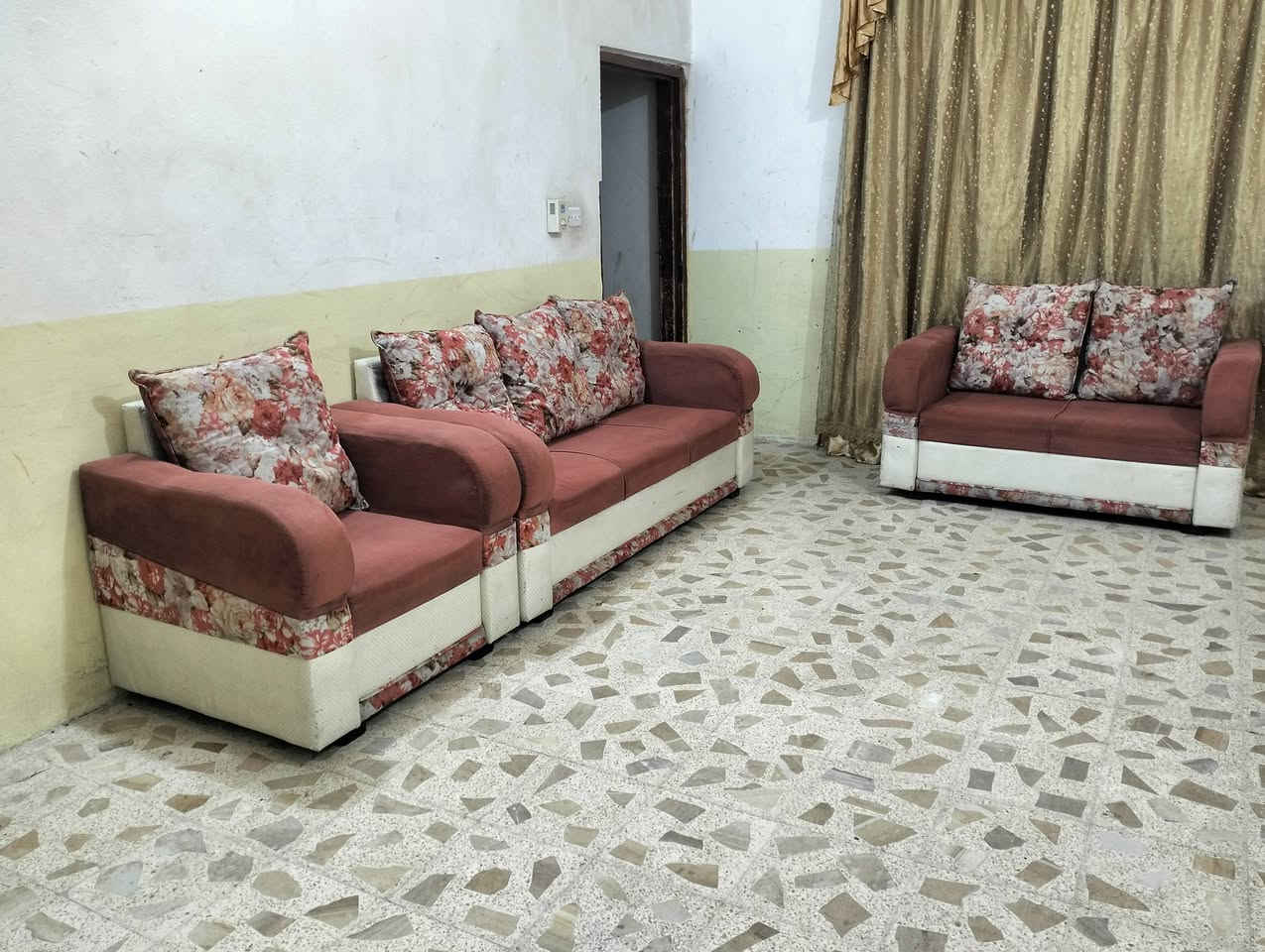 تخم كلش نظيف 10نفرات مع فرشات واكوشات كامل السعر 200الف قفل من الخير والشراي يتصل بالرقم ***********المكان بعقوبه بهرز

