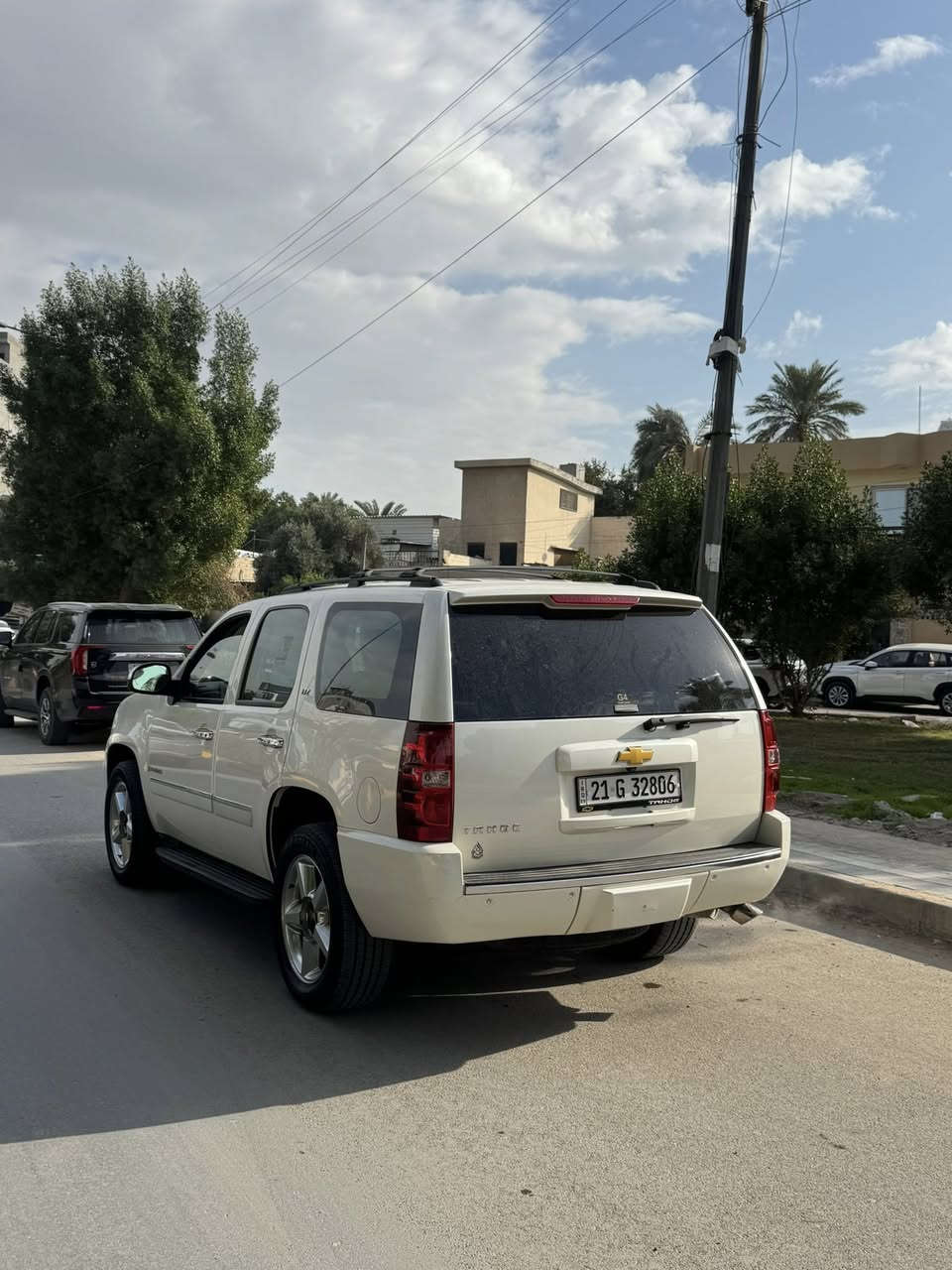 السلام عليكم للبيع فقط
تاهو 2012 LTZ
ماشيه ١٠٠ الف ميل حقيقي 
كامل المواصفات 
شاشه وكامره اصليات 
شاشه بالسقف 
جنطه كهرباء 
وهواي مواصفات معروفه بيها 
السياره وراد امريكي بدون حادث 
بالفحص بيها طلع الجنطه ممطابق الكود 
وباب السايق والصدر فقط مفتوحهزالبراغي فقط
بدون صبغ 
كامله بدون نقص
مكان السياره بغداد اليرموك 
السعر ٢٣.٥٠٠$ مجال بسيط 
*********** 
فقط اتصال غير متواجد عل الفيس
