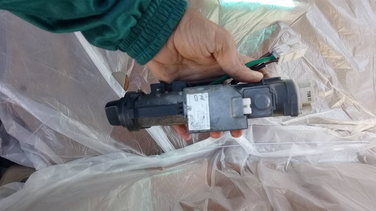 السلام عليكم عندي هاي الأغراض اصلي وحده تحكم الداخلية  ولبه مال اسويج كامله اصلي قاعده 40الف ولبه مال سويج 60 سعره رقمي ***********
