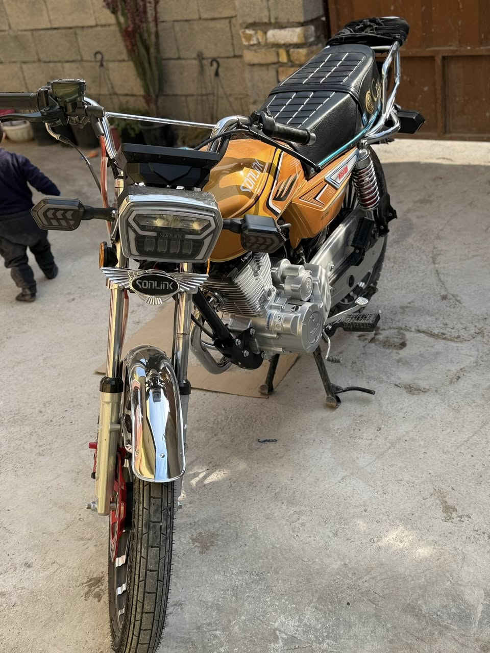 ‏سلام عليكم دراجة للبيع سيفون موديل 25 محرك 150cc السعر 800 بيها مجال قليل***********
