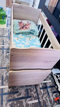 جربايه طفل نضيفه جداً مع دوشك والفراش كامل نضيف السعر 80الف يوجد توصيل...